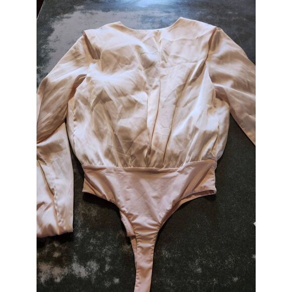 NWOT House of CB Aliza Blush Satin Cross Over Bodysuit sz Medium - Picture 6 of 6